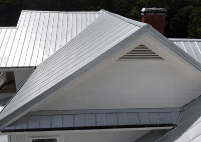 Standing seam metal roof by Roberts Roofing